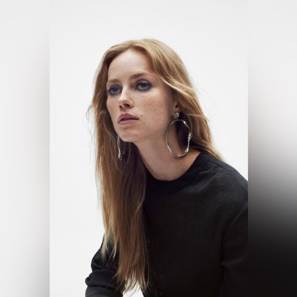 ZARA IRREGULAR HOOP EARRINGS LIMITED EDITION NWT ✨✨✨✨ Celeb style - Picture 1 of 5